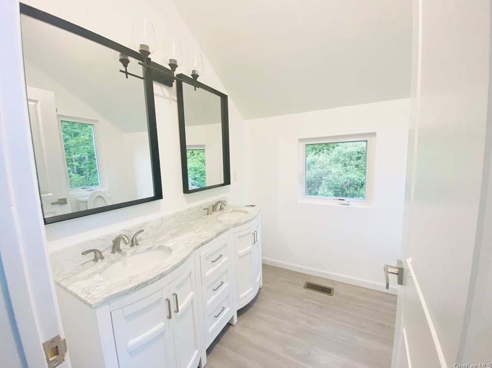148 Cortlandt St, Croton On Hudson NY  10520-1416 exterior