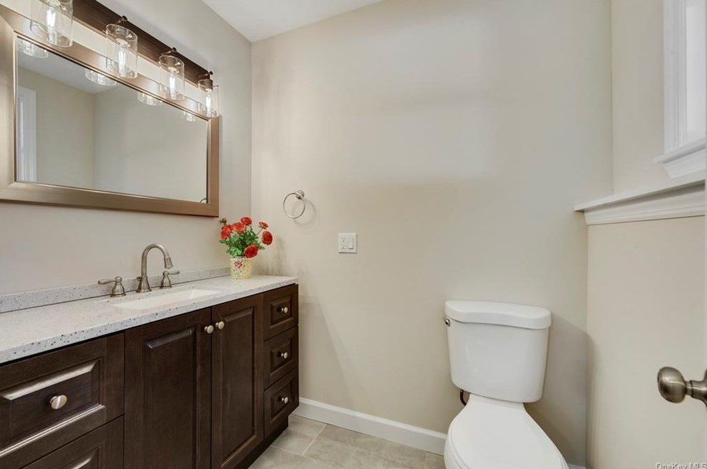 98 Whangtown Rd, Kent Lakes NY  10512-4024 exterior