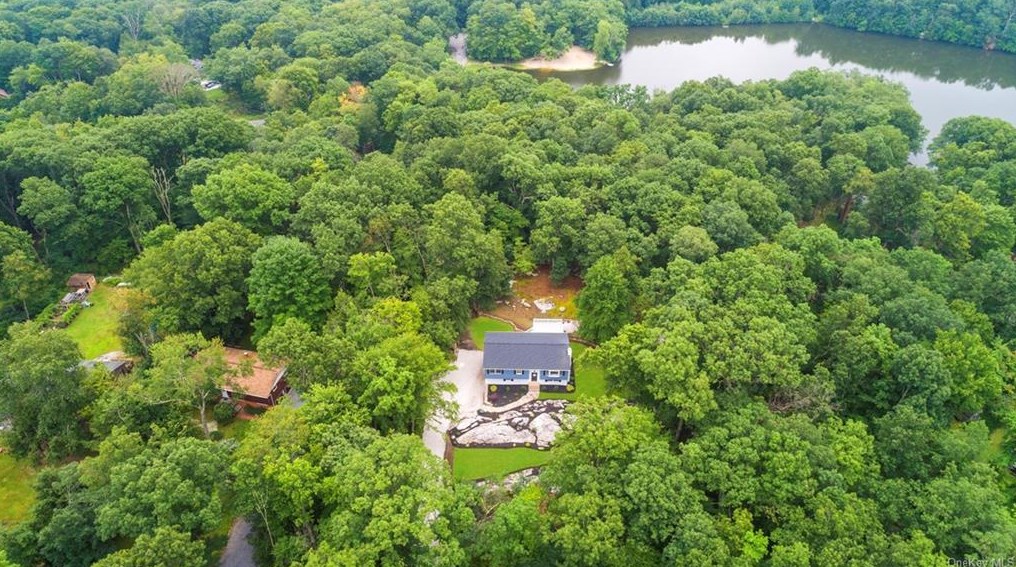 98 Whangtown Rd, Kent Lakes NY  10512-4024 exterior