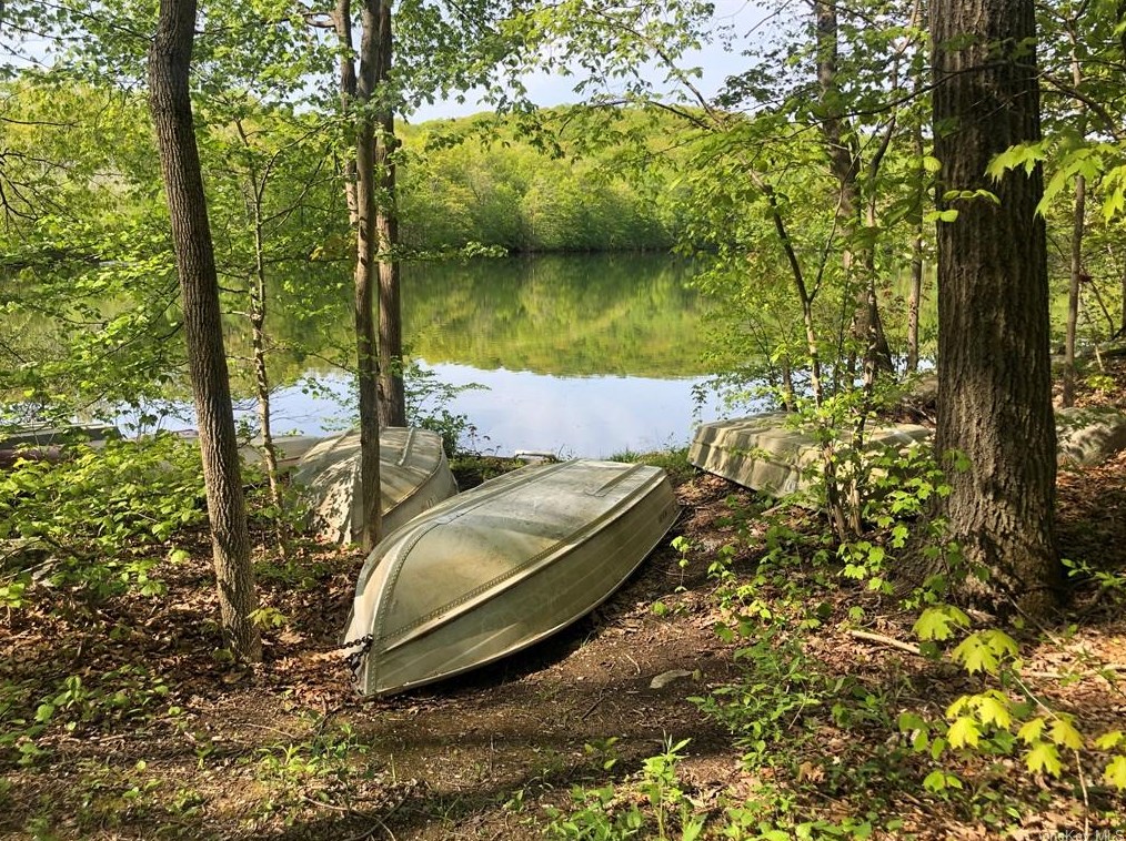 98 Whangtown Rd, Kent Lakes NY  10512-4024 exterior