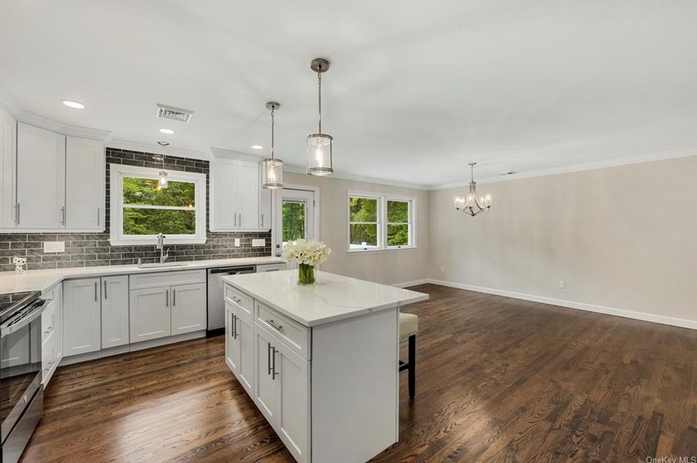 98 Whangtown Rd, Kent Lakes NY  10512-4024 exterior