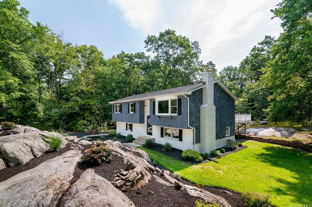 98 Whangtown Rd, Kent Lakes NY  10512-4024 exterior