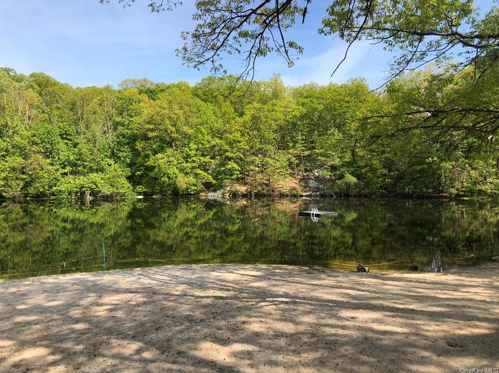 98 Whangtown Rd, Kent Lakes NY  10512-4024 exterior