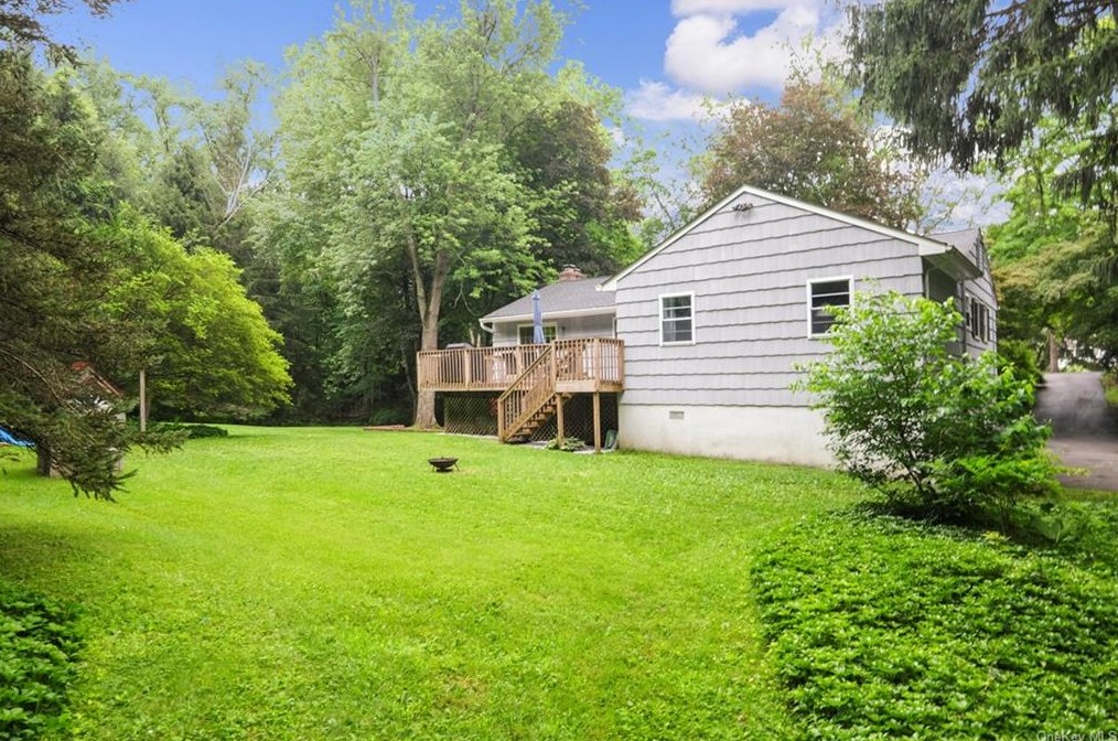 74 Allison Rd, Katonah NY  10536-3428 exterior