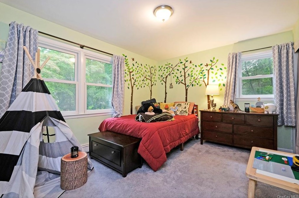 74 Allison Rd, Katonah NY  10536-3428 exterior