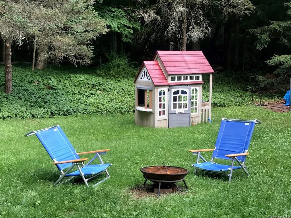 74 Allison Rd, Katonah NY  10536-3428 exterior