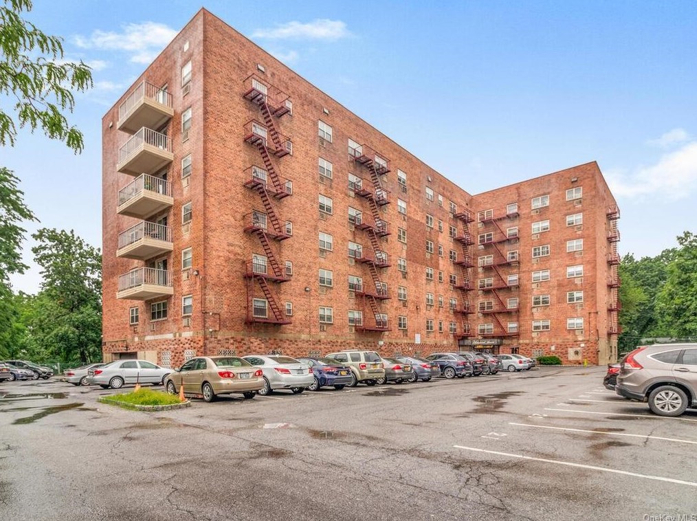 20 Secor Pl, Yonkers NY  10704-3209 exterior