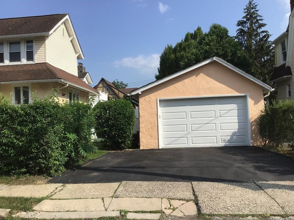 414 Beach Ave, Mamaroneck NY  10543-2706 exterior