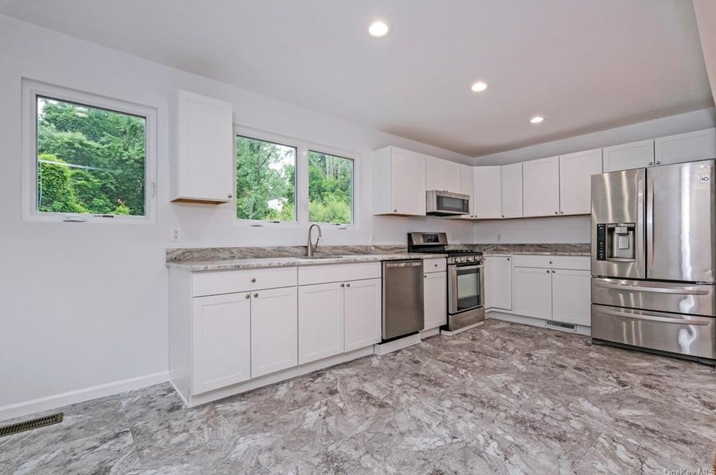 148 Cortlandt St, Croton On Hudson NY  10520-1416 exterior