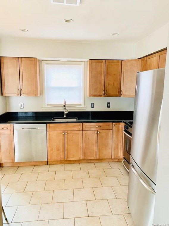 54 Creamery Dr, Newburgh NY  12553-8021 exterior