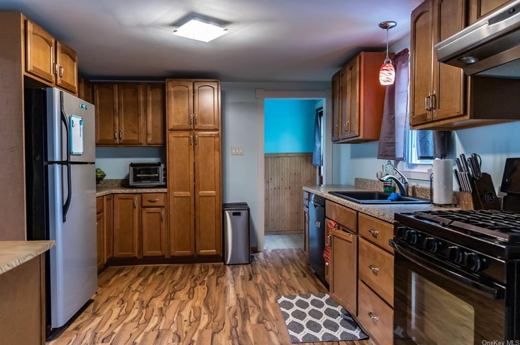 27 Hickory Ave, Port Jervis NY  12771-3727 exterior