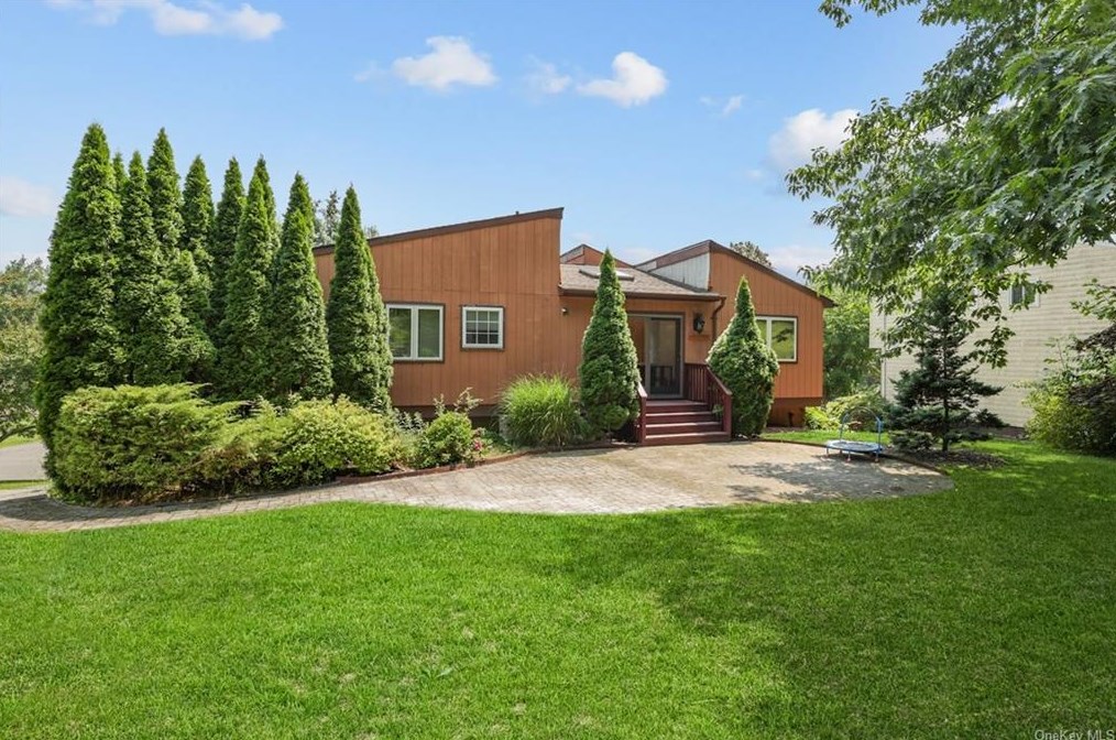 20 Pelham Ave, Nanuet NY  10954-3435 exterior