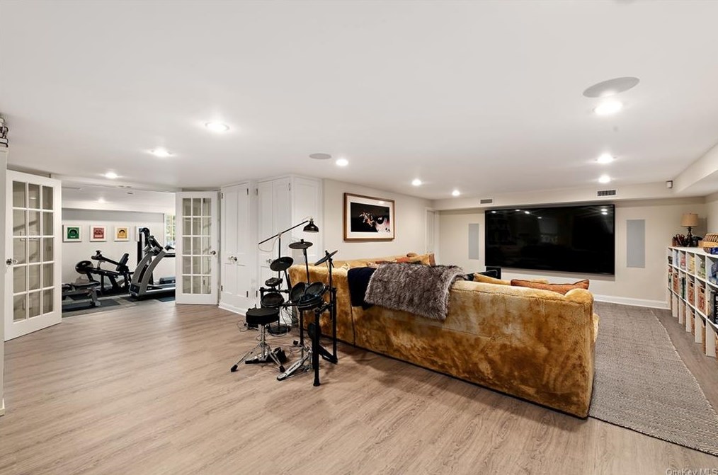 536 Orienta Ave, Mamaroneck NY  10543-4317 exterior