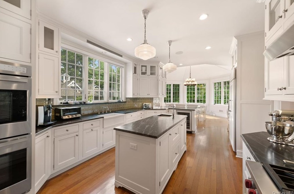 536 Orienta Ave, Mamaroneck NY  10543-4317 exterior