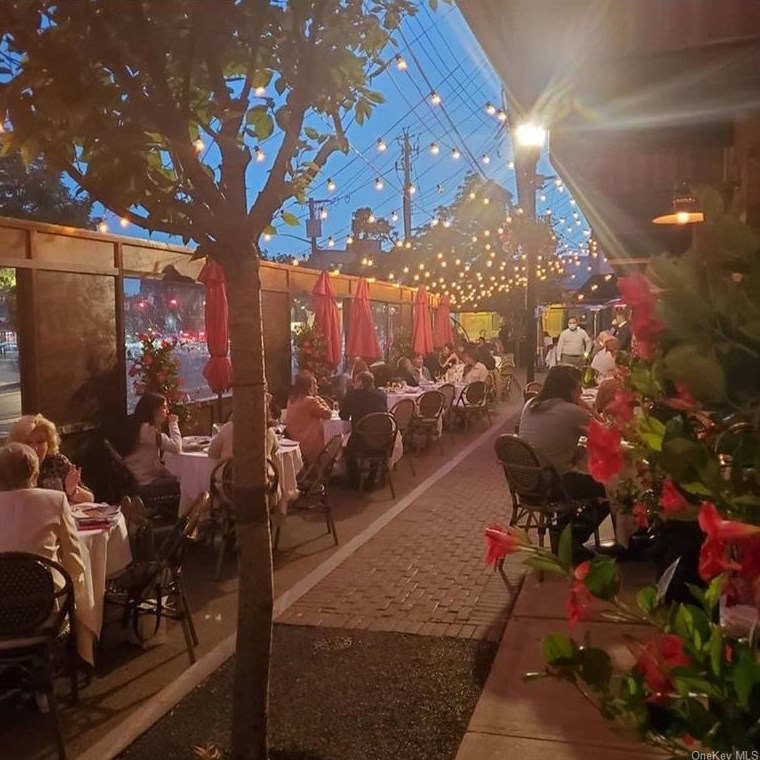 1815 Palmer Ave, Larchmont NY  10538-3100 exterior