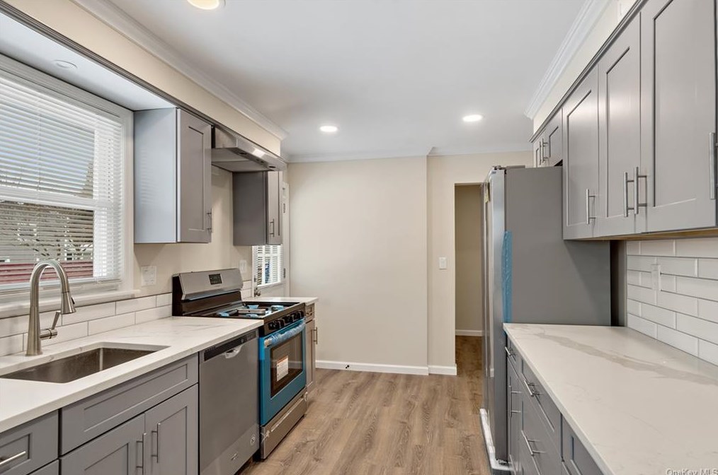 170 Heights Dr, Yonkers NY  10710-2432 exterior