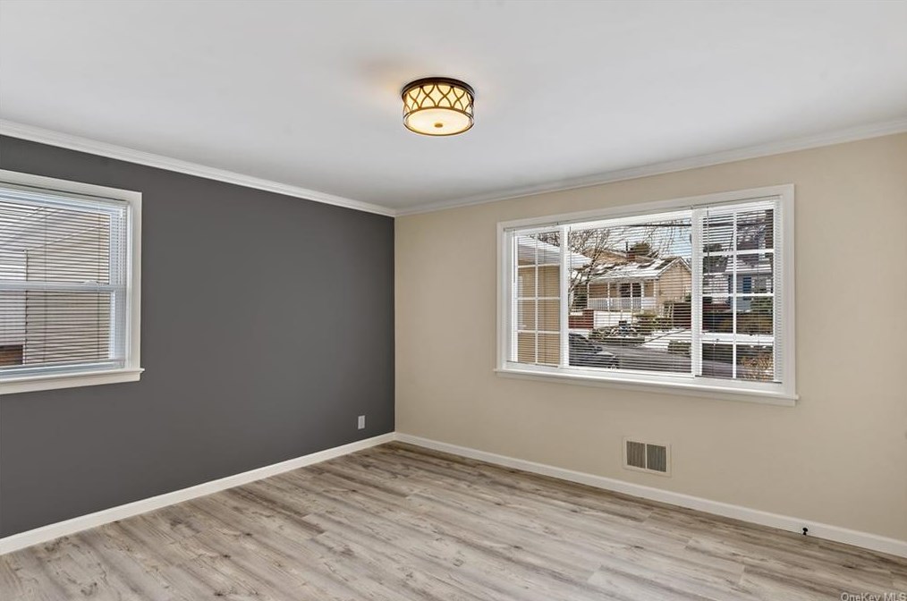 170 Heights Dr, Yonkers NY  10710-2432 exterior