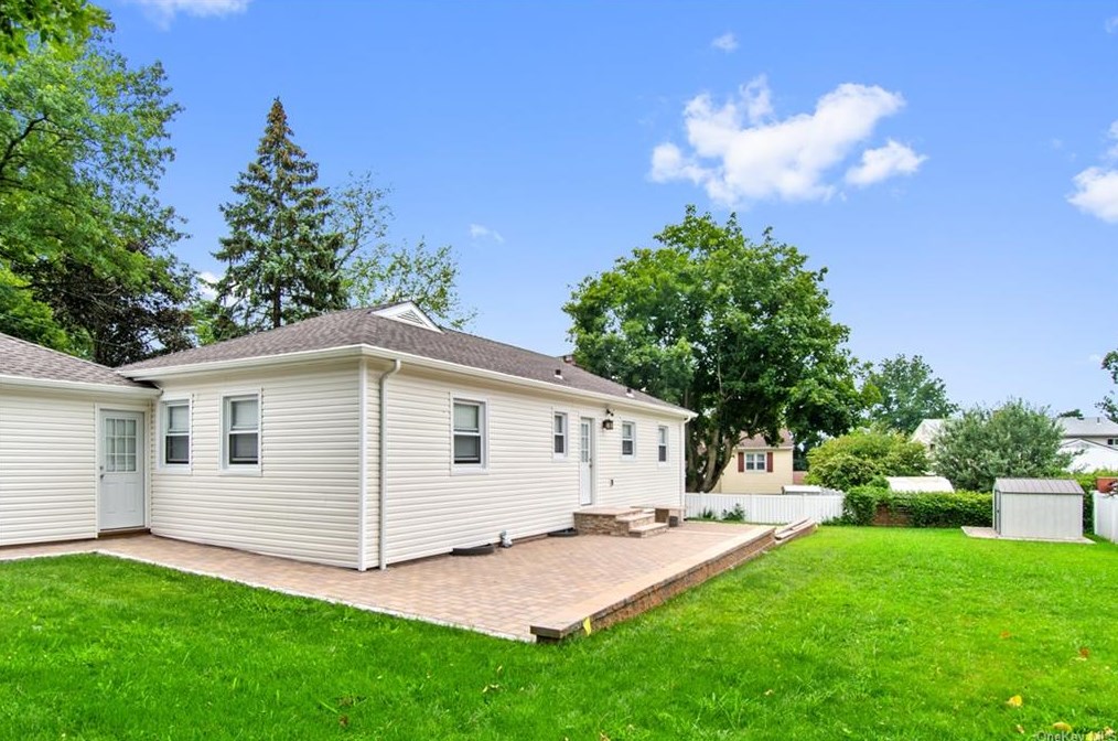 170 Heights Dr, Yonkers NY  10710-2432 exterior