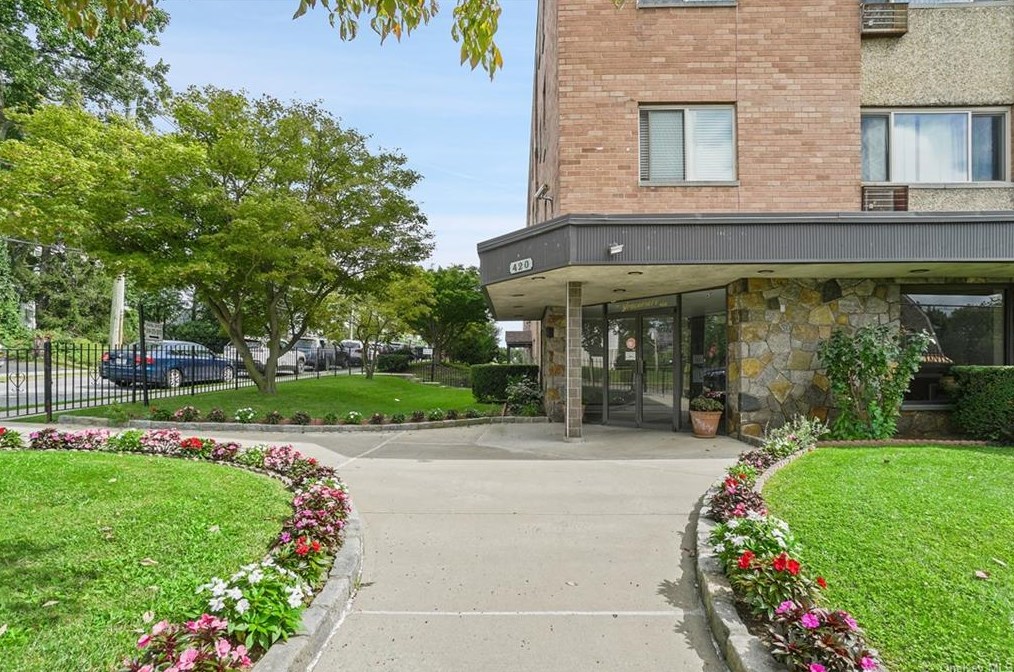 420 Palisade Ave, Yonkers NY  10703-2651 exterior
