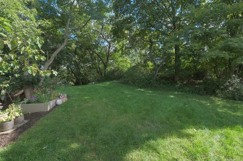 1634 Prospect Ter, Peekskill NY 10566-4833 exterior