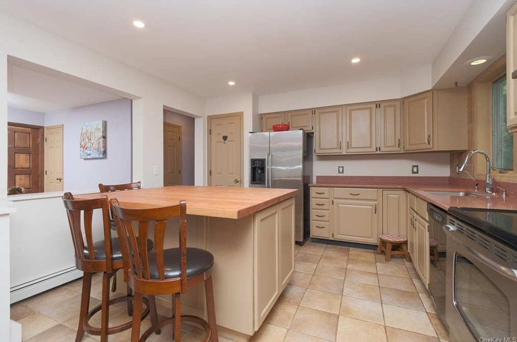 1634 Prospect Ter, Peekskill NY 10566-4833 exterior