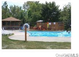 165 Sneden Pl, Chestnut Ridge NY  10977-3966 exterior