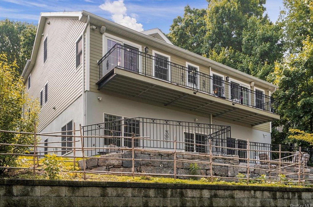 86 High St, Yonkers NY 10706-3934 exterior