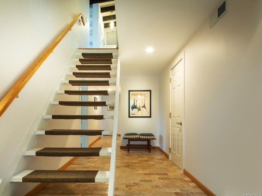 37 Colonial Ave, Dobbs Ferry NY  10522-2918 exterior