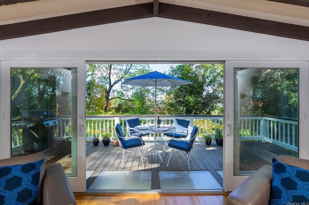 37 Colonial Ave, Dobbs Ferry NY  10522-2918 exterior