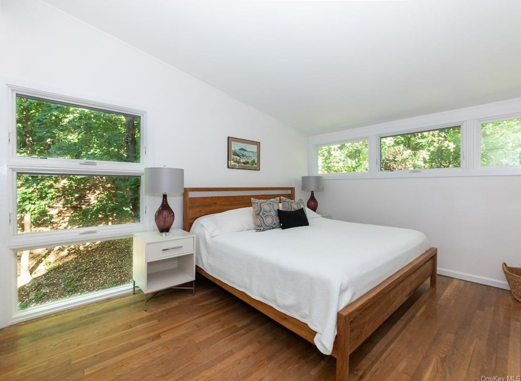 37 Colonial Ave, Dobbs Ferry NY  10522-2918 exterior