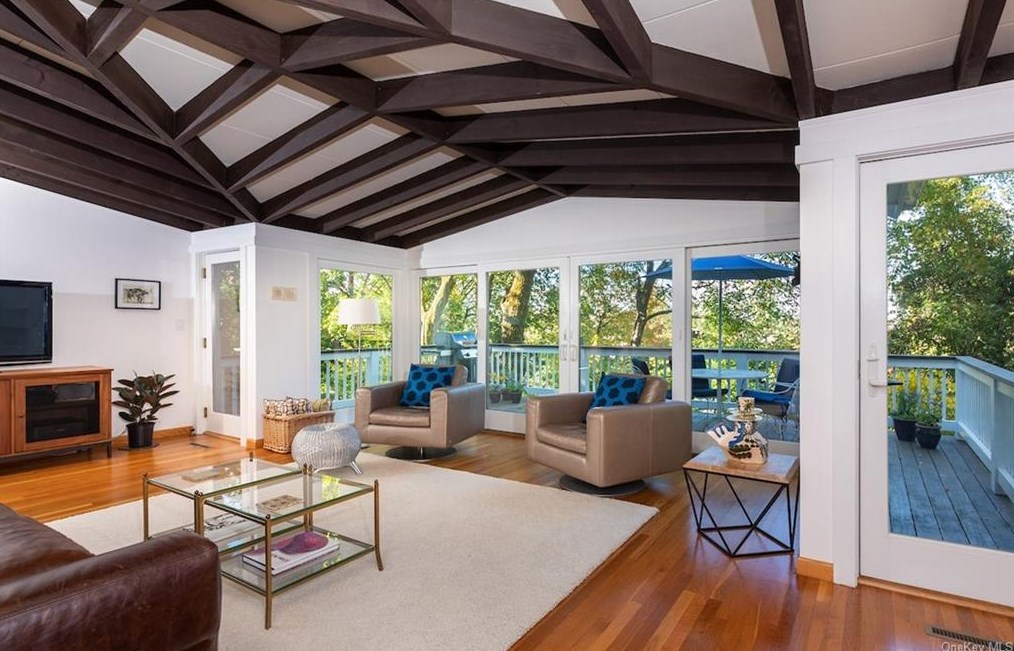 37 Colonial Ave, Dobbs Ferry NY  10522-2901 exterior