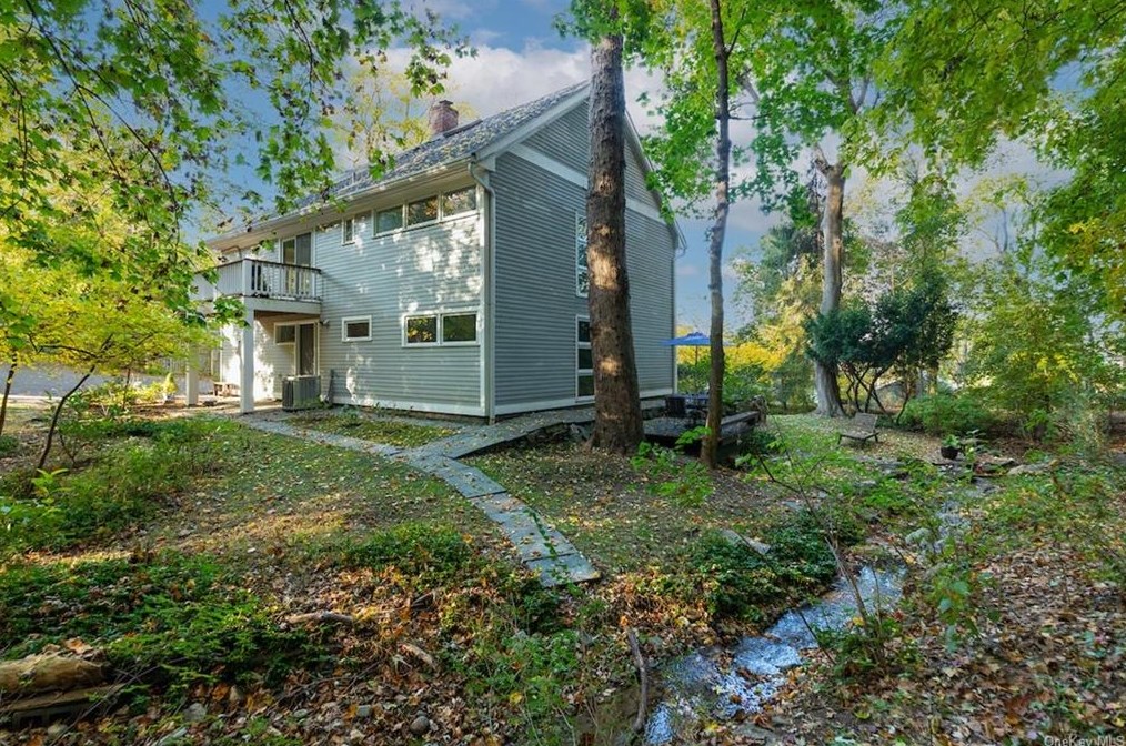 37 Colonial Ave, Dobbs Ferry NY  10522-2918 exterior