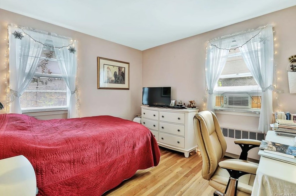 132 Ridgewood Ave, Yonkers NY 10704-2304 exterior