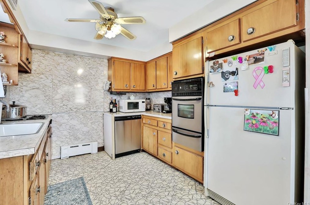 132 Ridgewood Ave, Yonkers NY 10704-2304 exterior