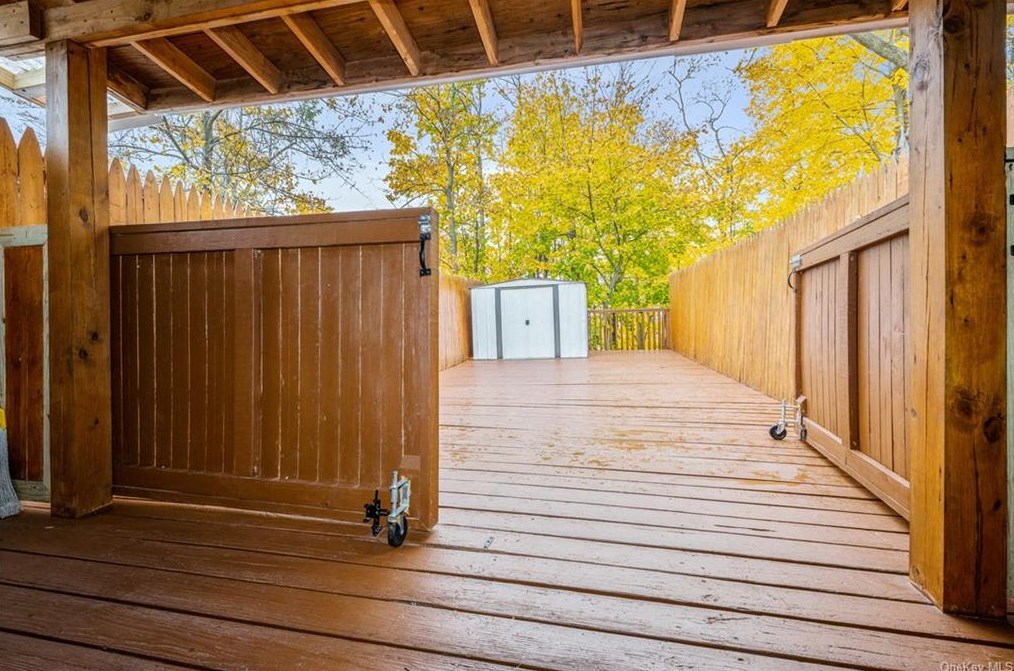 22 Overlook Rd, West Haverstraw NY  10993-1012 exterior