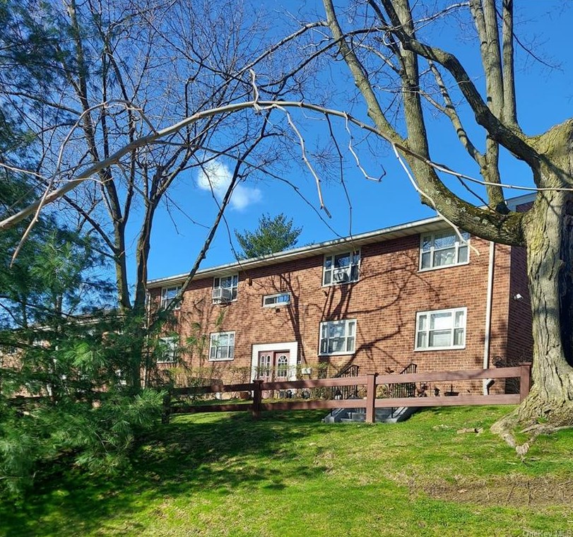 4 Dehaven Dr, Yonkers NY  10703-1247 exterior