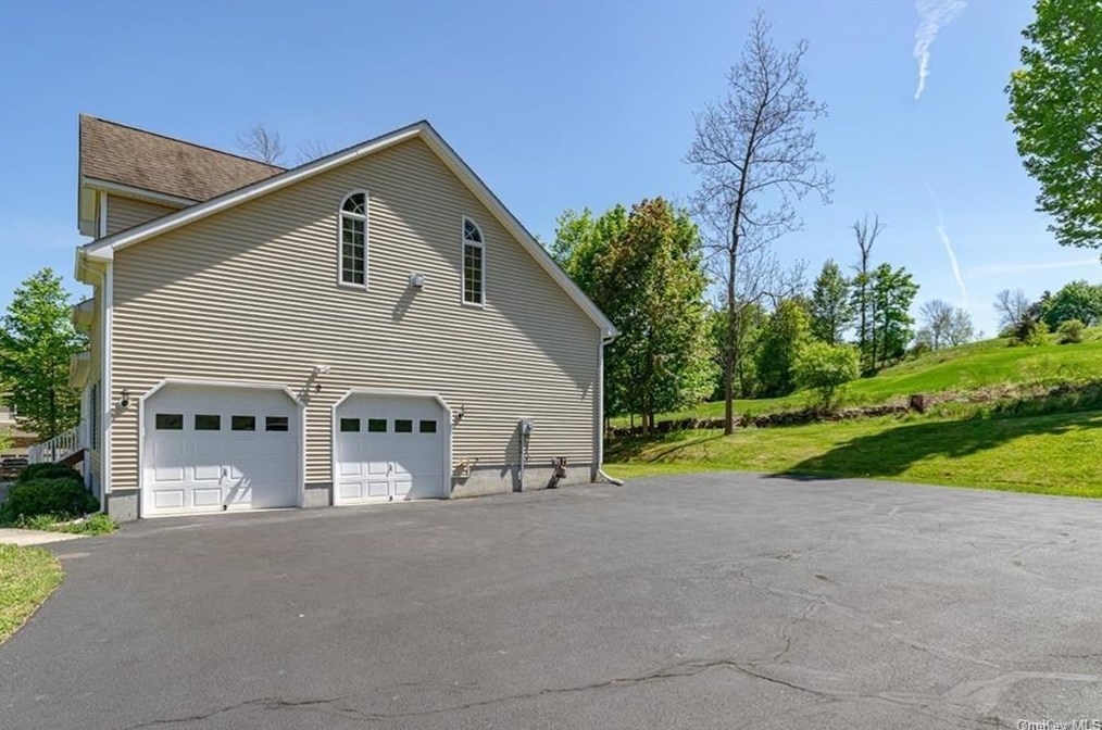 9 Kasch Ct, Monroe NY  10950-3702 exterior