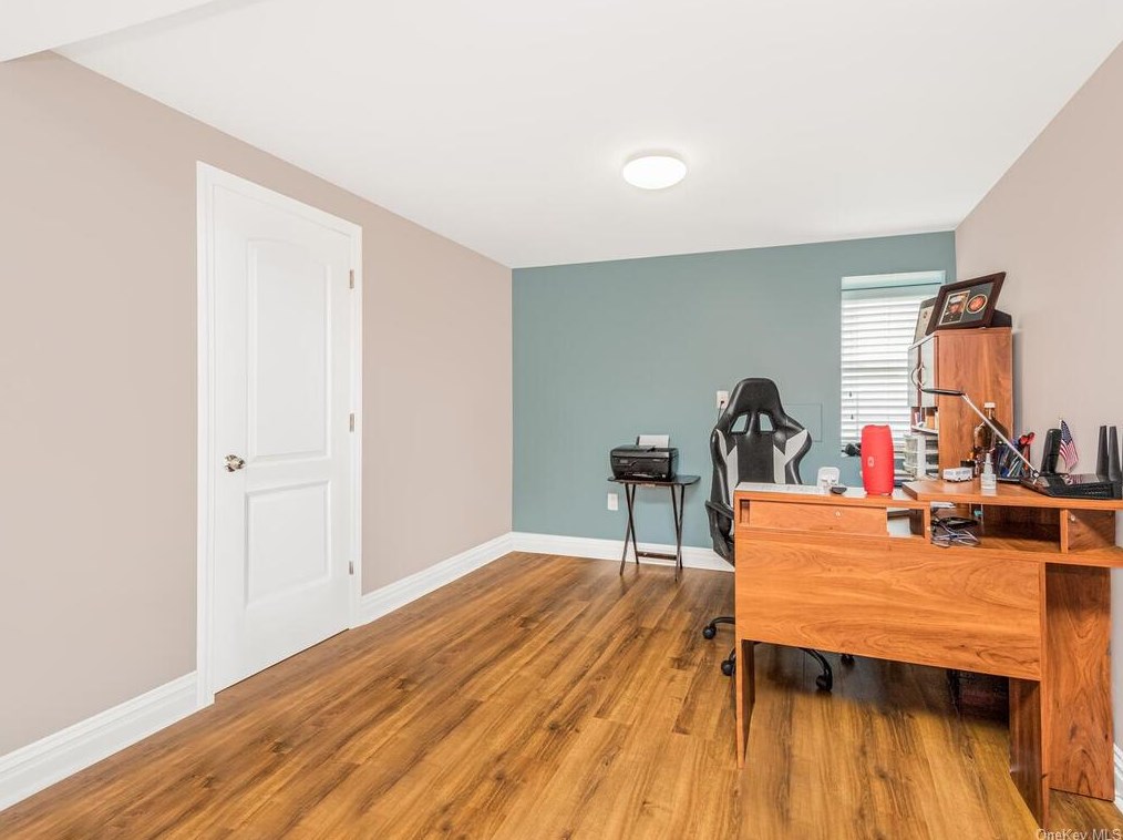 25 Colin St, Yonkers NY 10701-5511 exterior