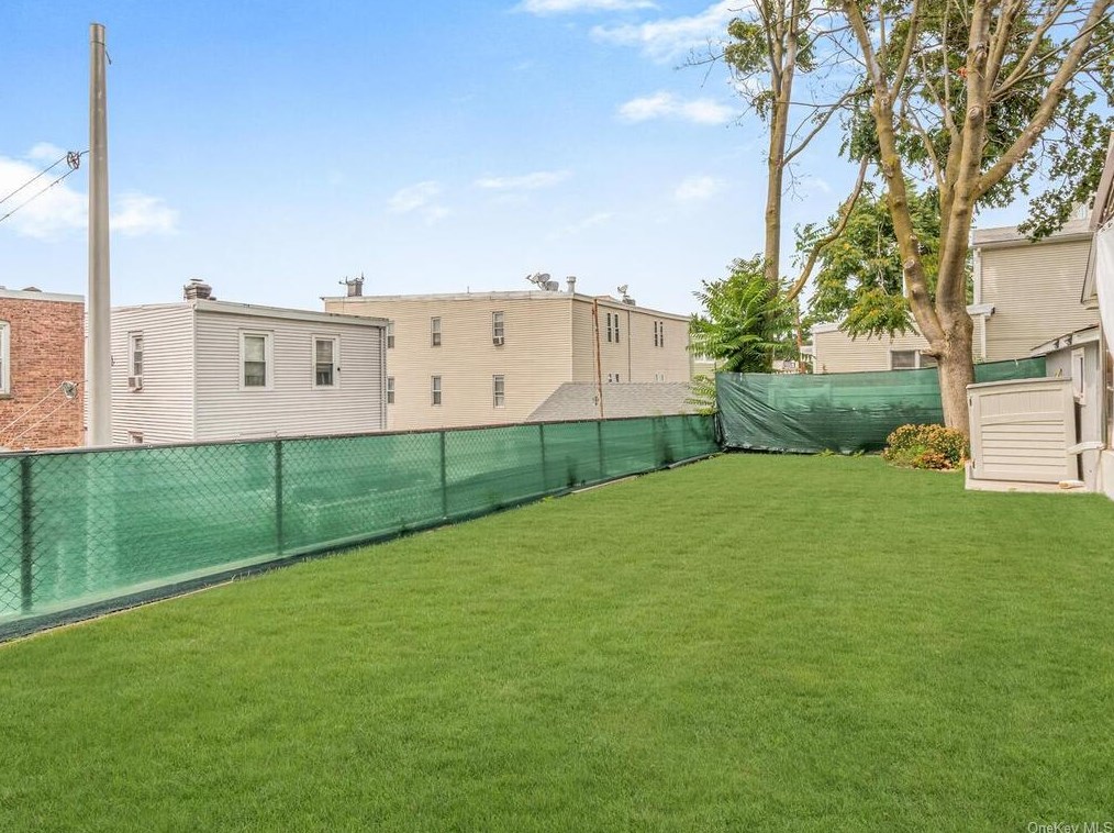 25 Colin St, Yonkers NY 10701-5511 exterior