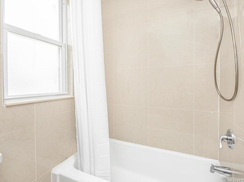 25 Colin St, Yonkers NY 10701-5511 exterior