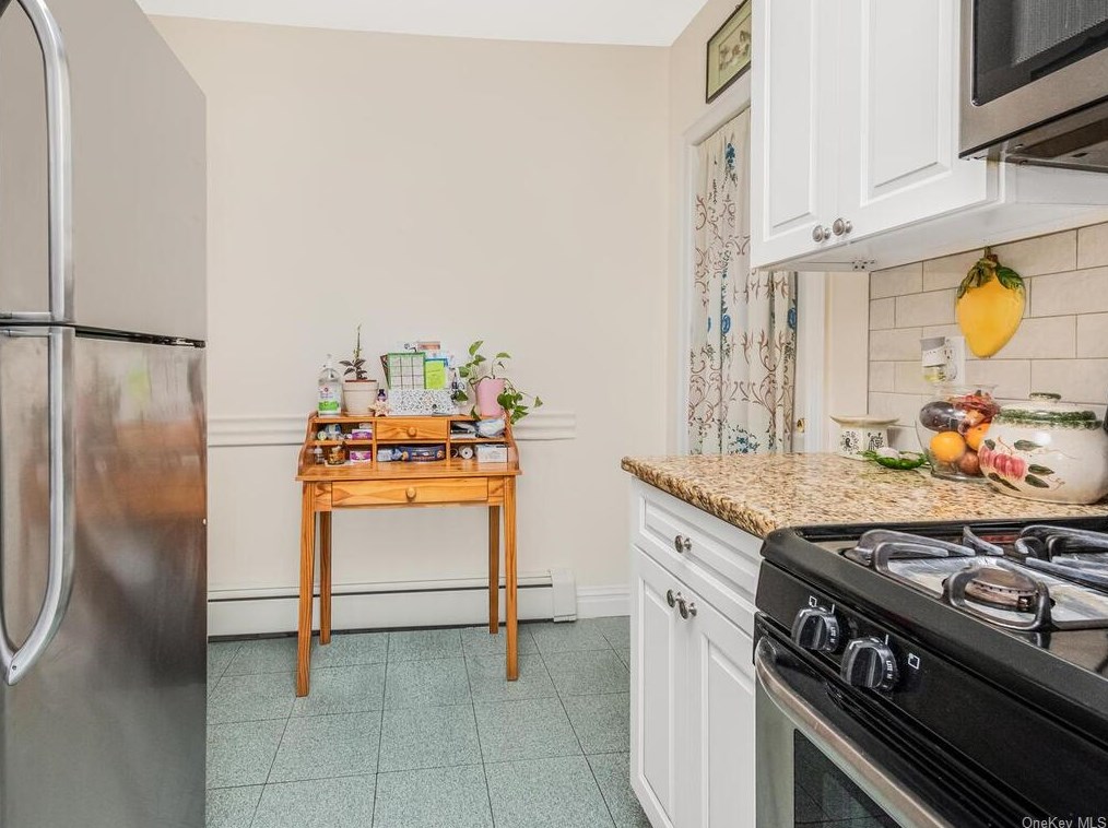 25 Colin St, Yonkers NY 10701-5511 exterior