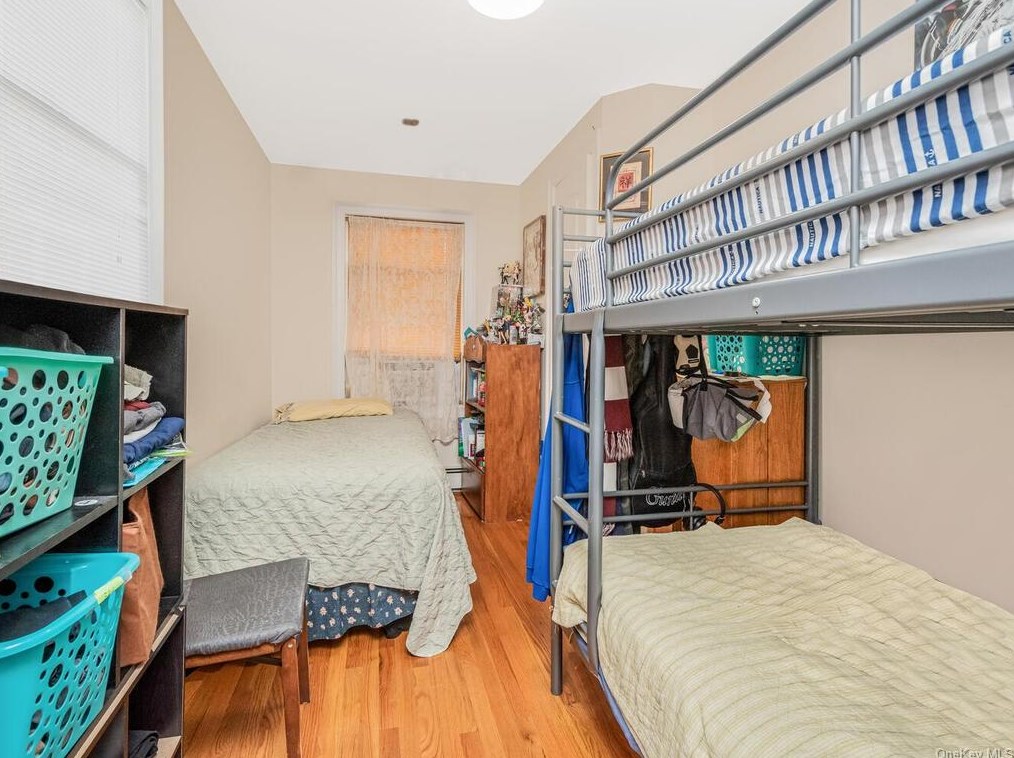 25 Colin St, Yonkers NY 10701-5511 exterior