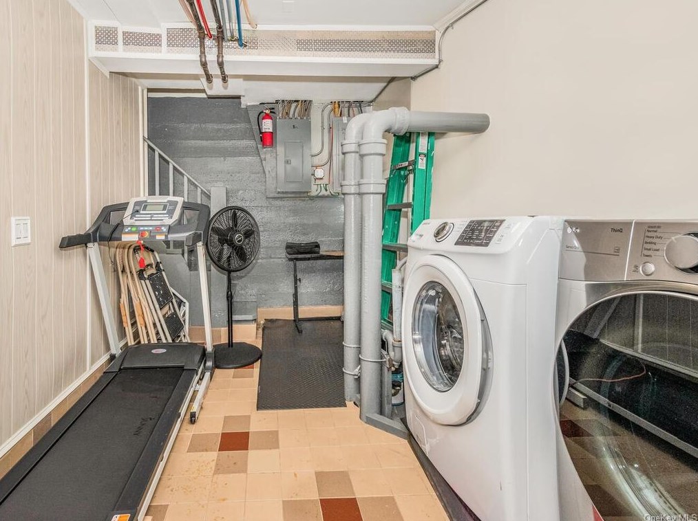 25 Colin St, Yonkers NY 10701-5511 exterior