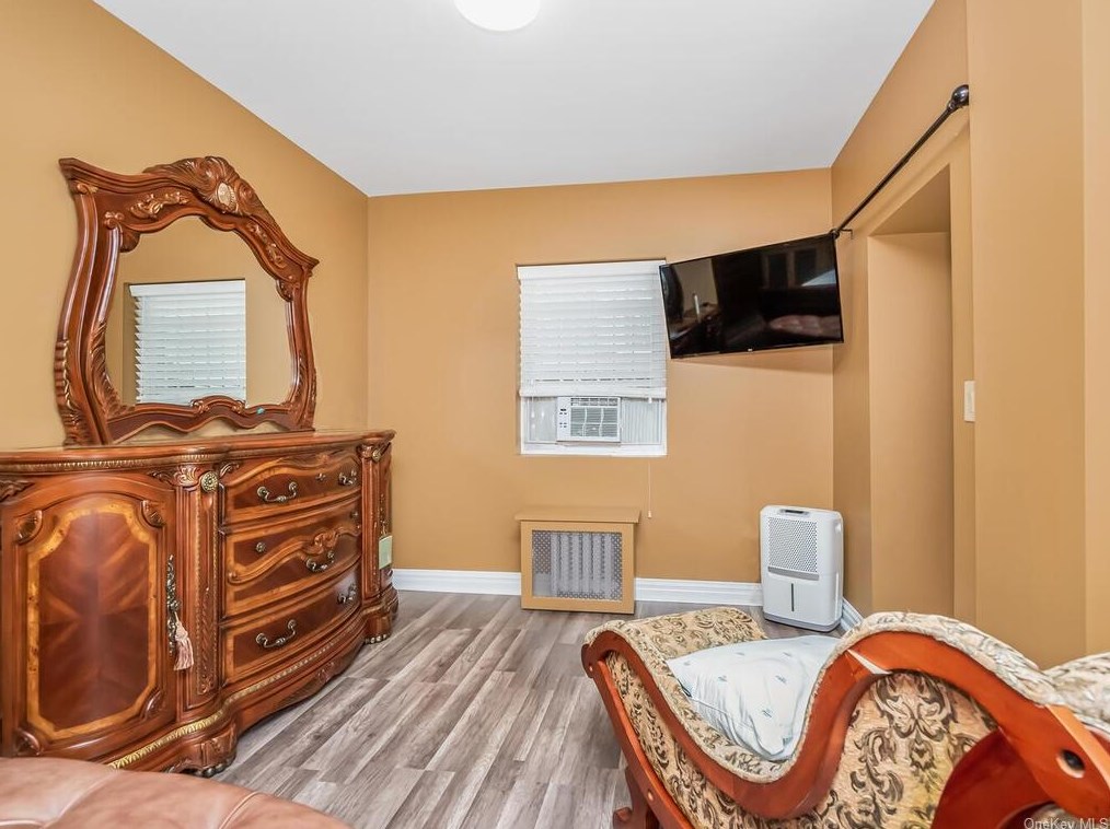 25 Colin St, Yonkers NY 10701-5511 exterior