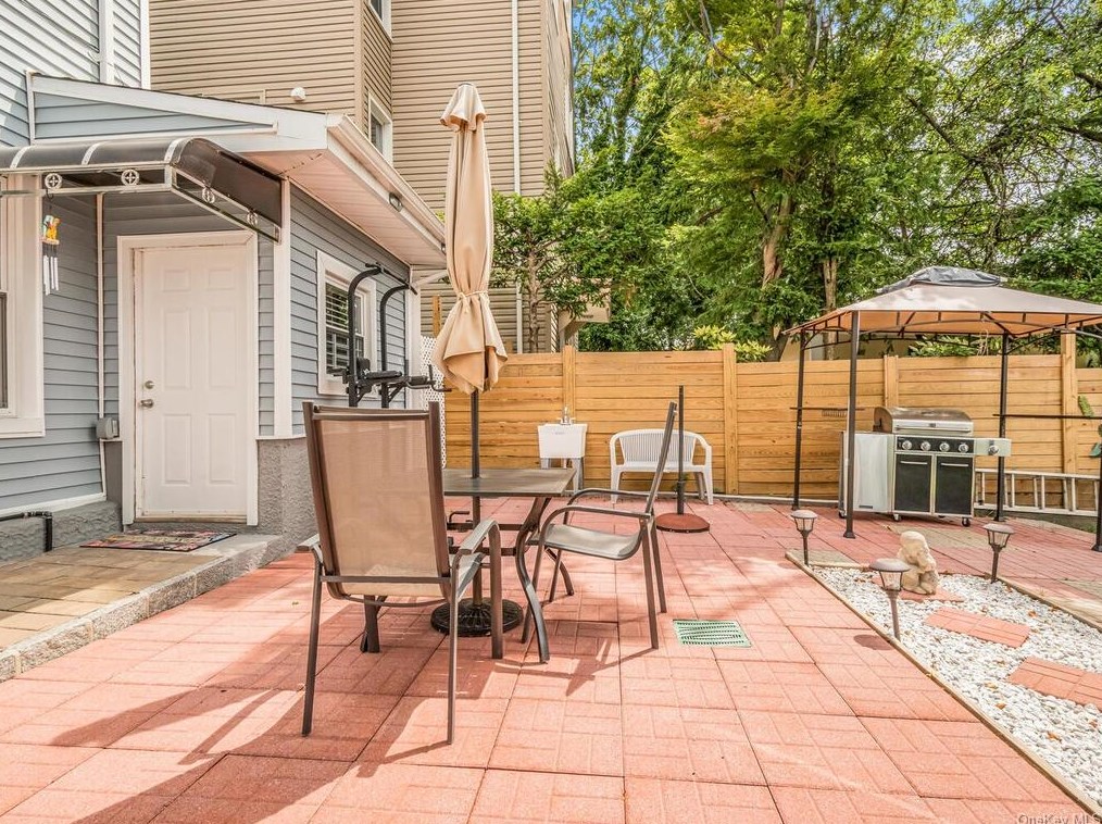 25 Colin St, Yonkers NY 10701-5511 exterior