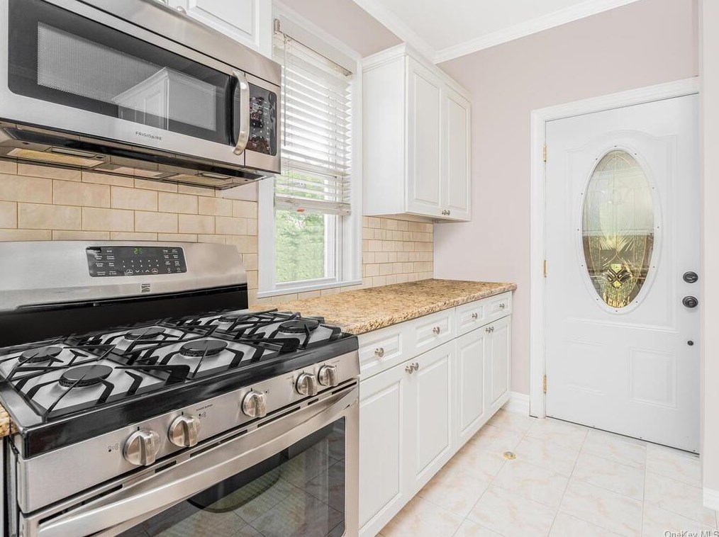 25 Colin St, Yonkers NY 10701-5511 exterior