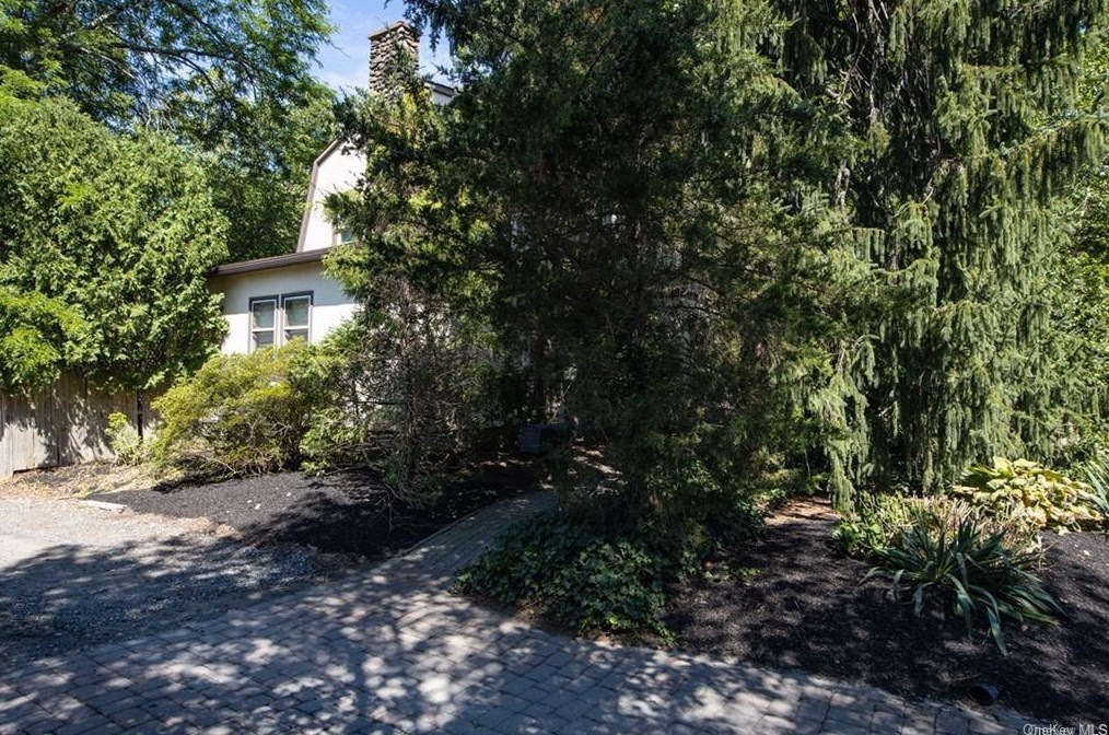 283 Middletown Rd, Chestnut Ridge NY  10965-3024 exterior