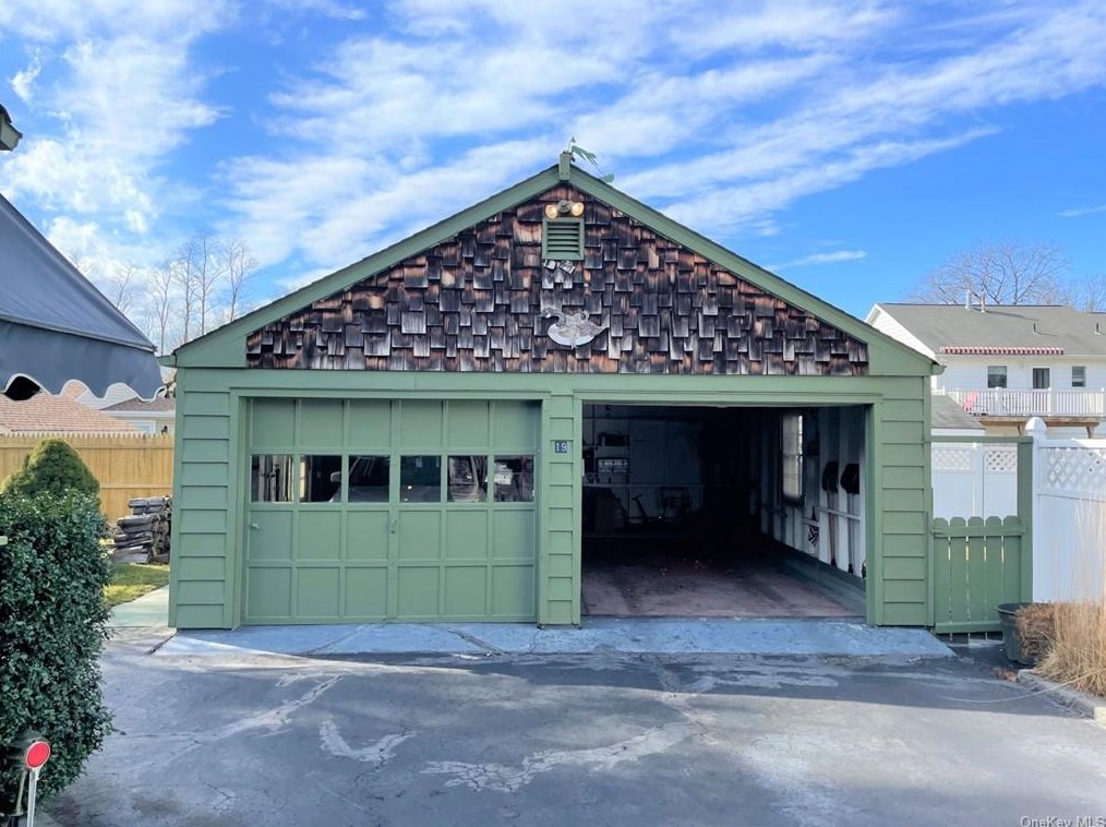 19 Crestwood Dr, New City NY  10956-5105 exterior