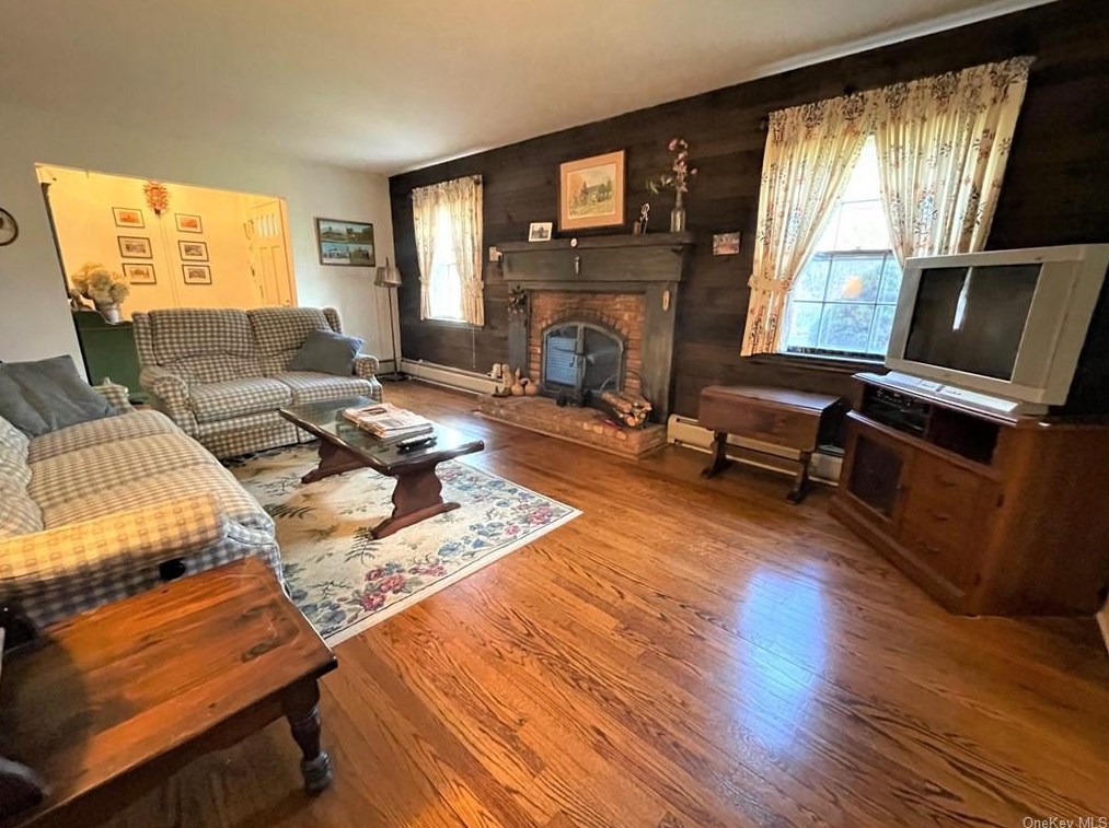 19 Crestwood Dr, New City NY  10956-5105 exterior