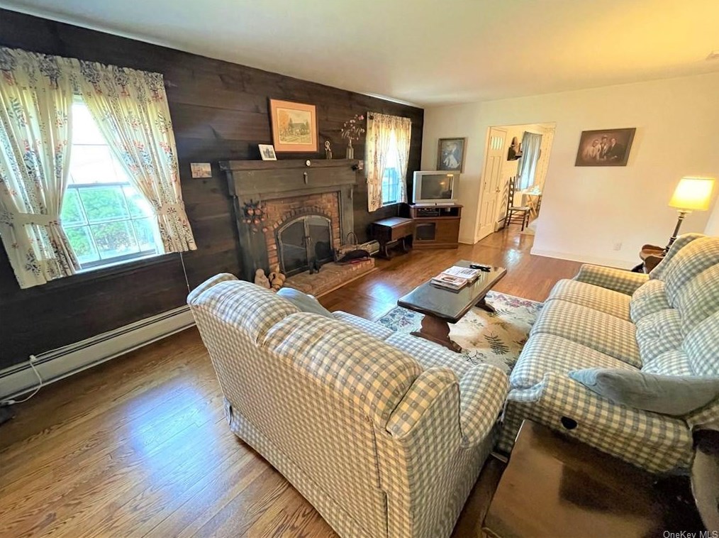 19 Crestwood Dr, New City NY  10956-5105 exterior